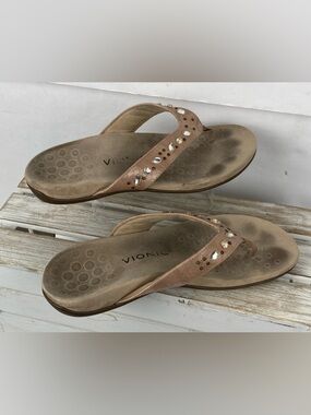 Vionic women’s Lucia Rhinestone Studded Flat Thong Sandals seize 7.5